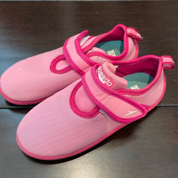 Speedo rubber bottom water shoes. Size 11/12 - Picture 1 of 3